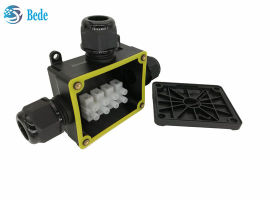 กล่องแยกกันน้ำ IP68 กล่องเต้าเสียบทนฝนและแดด 3 ช่อง 450V ชนิด T